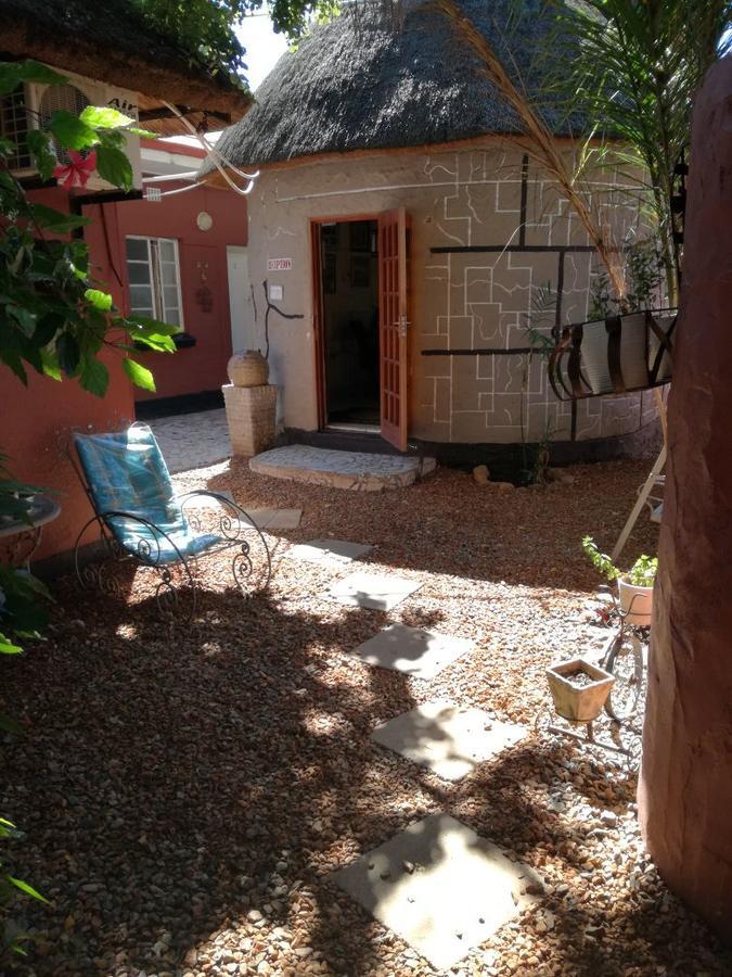 Larona Inn Mafikeng Exterior photo