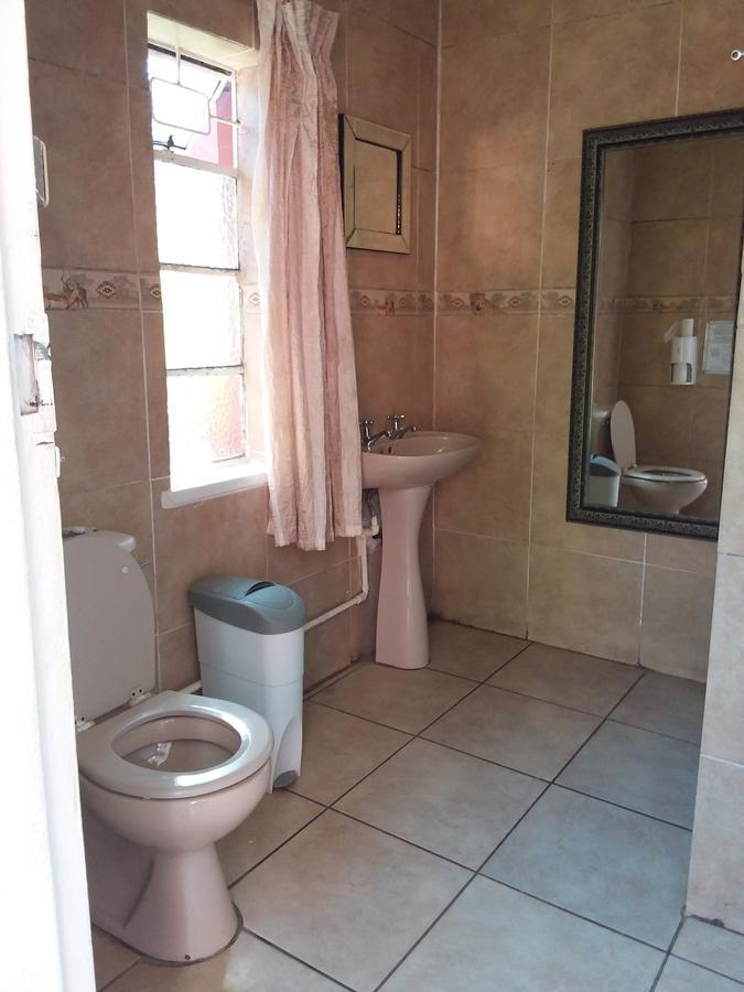 Larona Inn Mafikeng Exterior photo